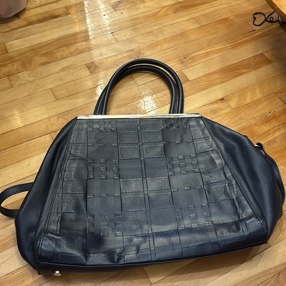 The Trend Black Embedded Square Pattern